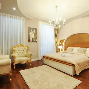 https://silver-gold-luxury-rooms.hotelinzadar.com