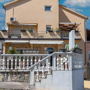 https://guesthouse-rusev.hotelinzadar.com